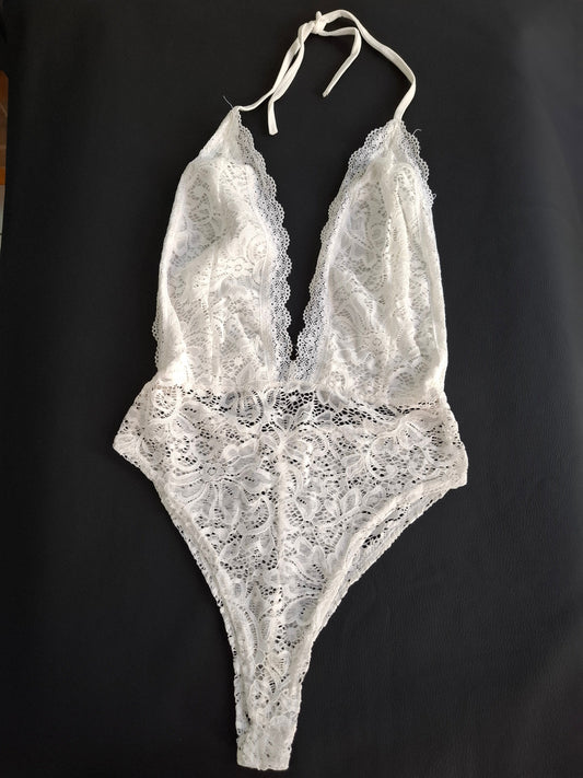 Body de encaje con tazas forradas