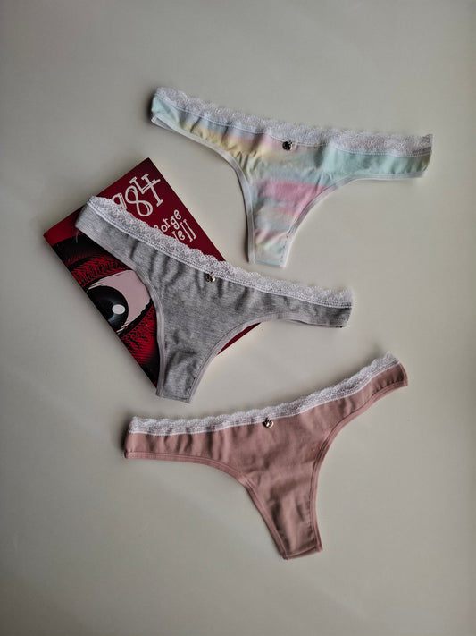 Art.104 Colaless de algodón con cintura de puntilla.