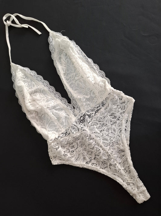 Body de encaje con tazas forradas