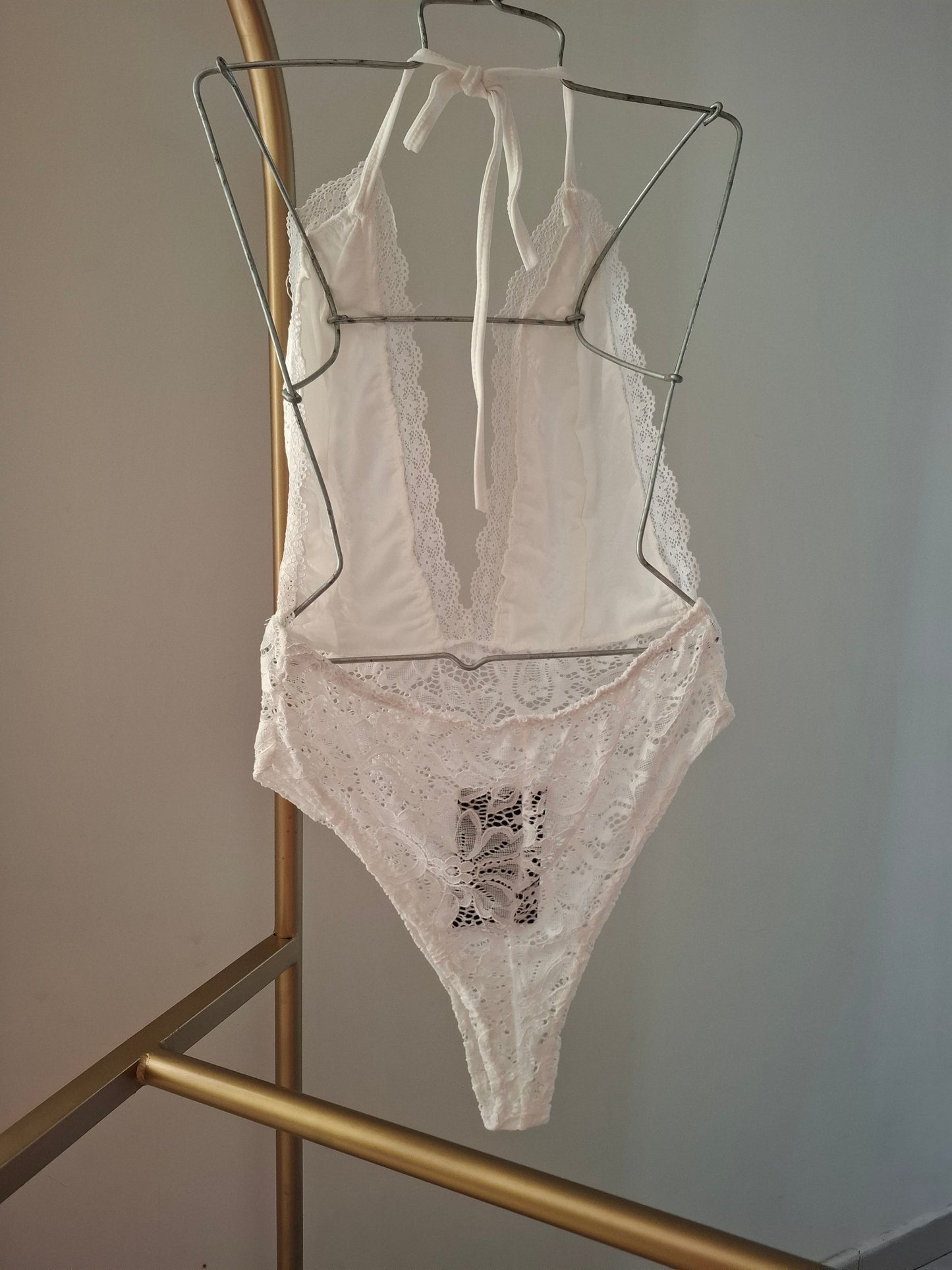 Body de encaje con tazas forradas