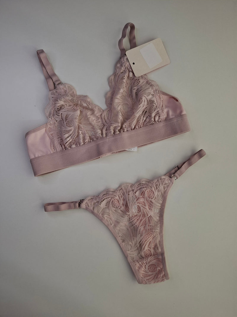 Art.5676 Conjunto Bralette de puntilla y Tanga Less