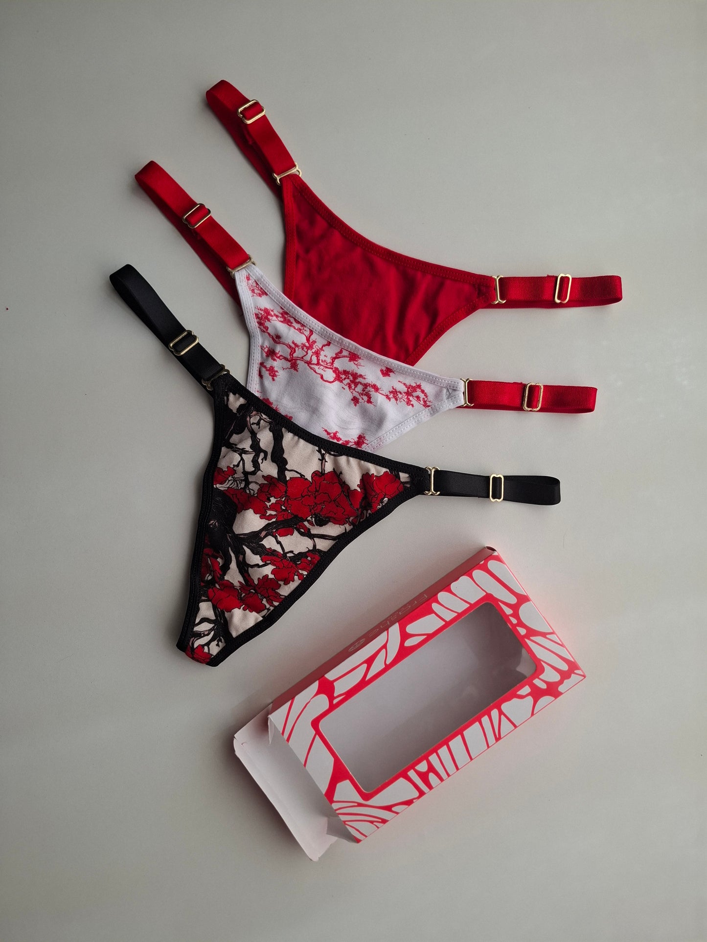 Art.5009 PACK X 3 DE TANGA CAVADA DE ALGODÓN LYCRA ESTAMPADO JAPAN