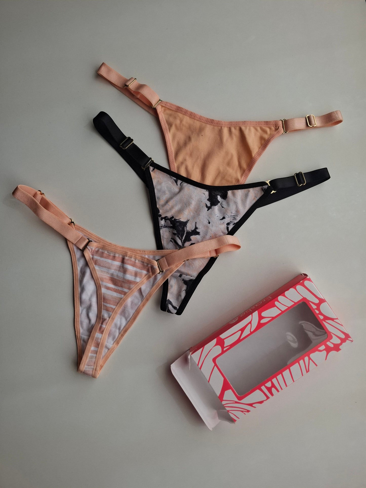Art. 5004 PACK X 3 DE TANGA CAVADA DE ALGODÓN LYCRA ESTAMPADO DURAZNO BRETEL ANCHO