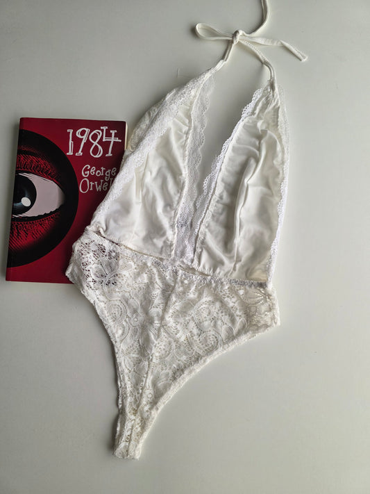 Body de encaje con tazas forradas