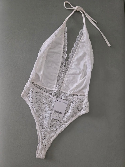 Body de encaje con tazas forradas