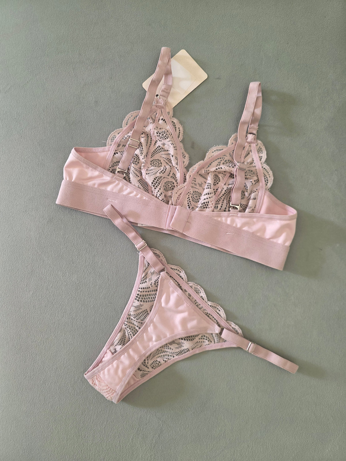 Art.5676 Conjunto Bralette de puntilla y Tanga Less