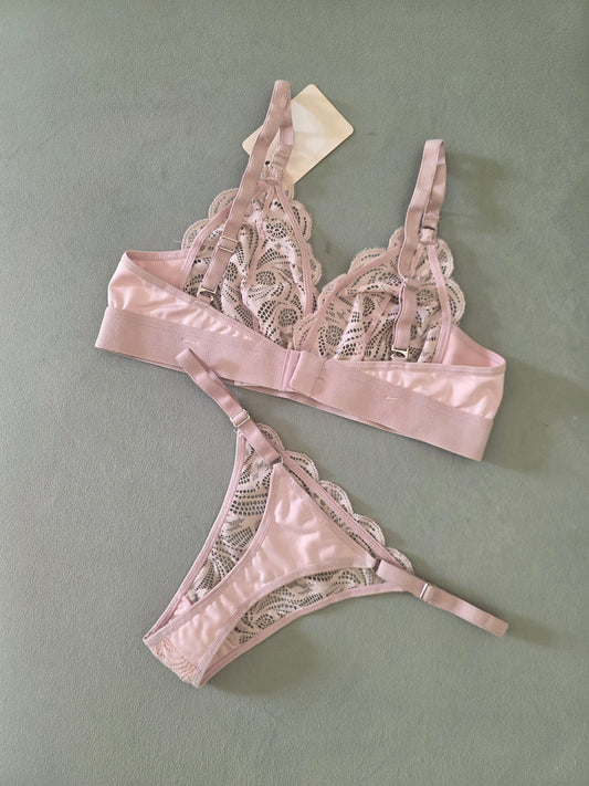 Art.5676 Conjunto Bralette de puntilla y Tanga Less