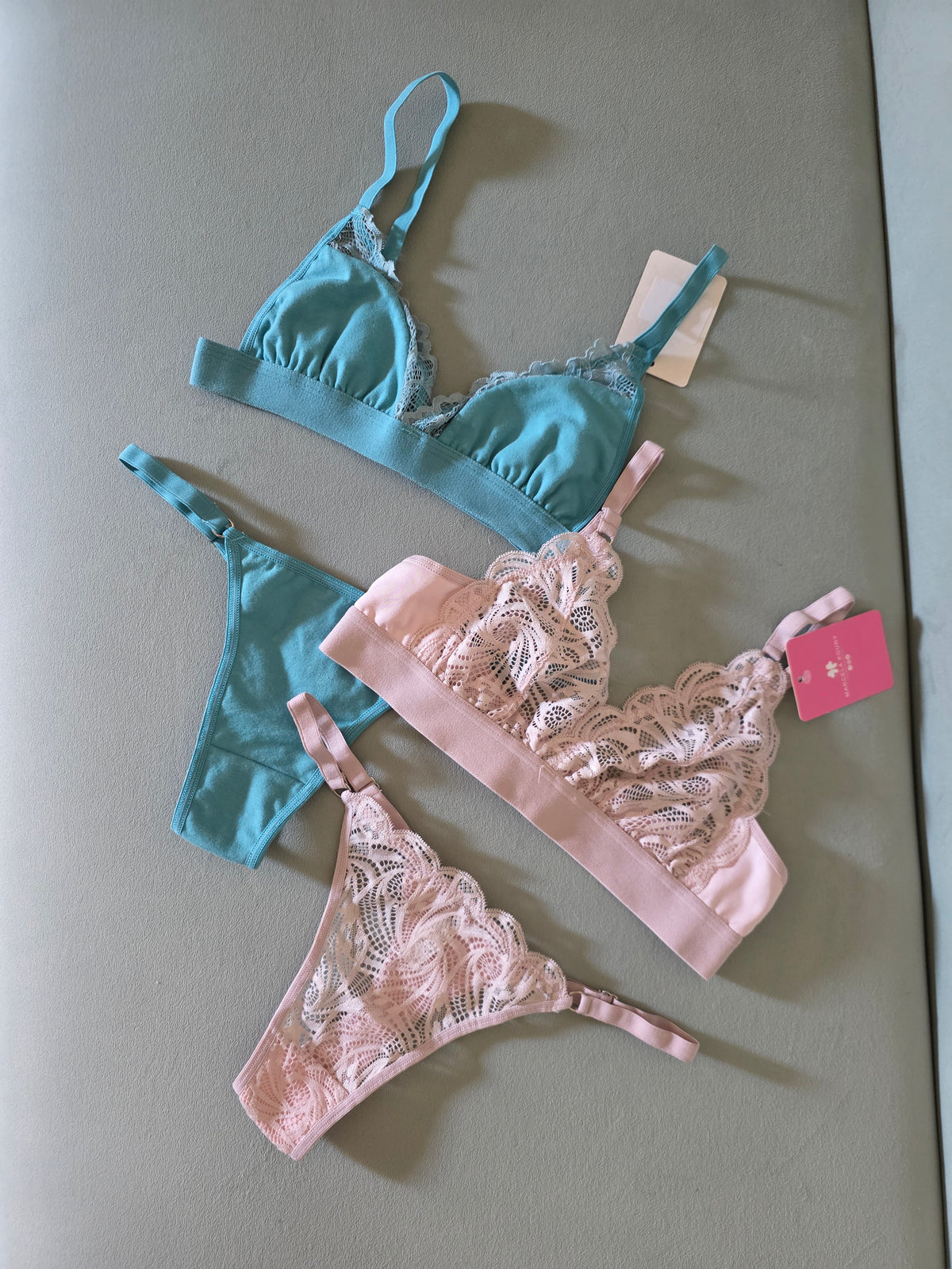 Art.5676 Conjunto Bralette de puntilla y Tanga Less